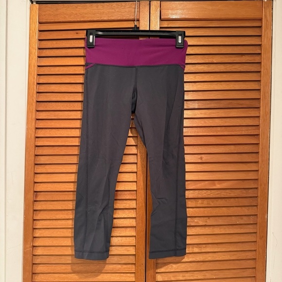 lululemon athletica Pants - Lululemon Run Full Tilt Crop Purple and Black Leggings Sz 2